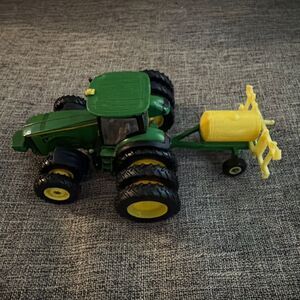 1/64 Ertl John Deere 8400R Tractor w/ Duals - Diecast with spreader!